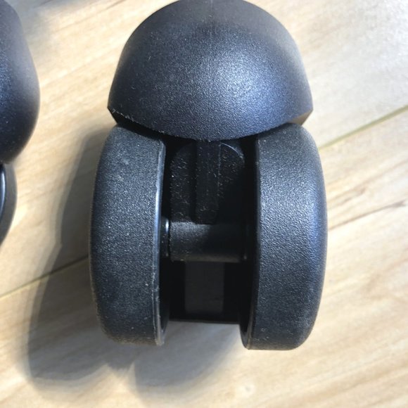 CASTERS - Picture 3 of 4